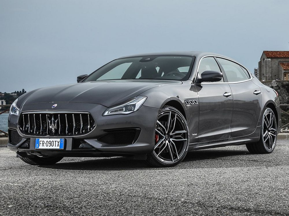 люксовий автомобіль Maserati Quattroporte